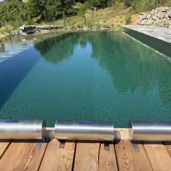 Naturpool mit 3 Stk. Wasserkristall aufgeschlichtet